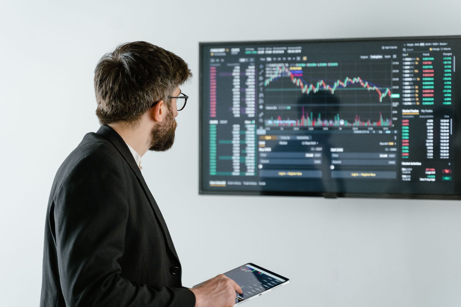 Tech IPO and capital markets activity